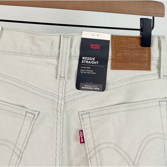 NWT Levi’s Wedgie High Rise Corduroy Straight Leg Pants in Meadow Mist Green - Picture 6 of 7